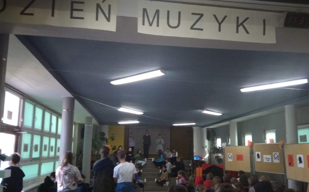 Szkoła Podstawowa nr 90 - lekturki spod chmurki