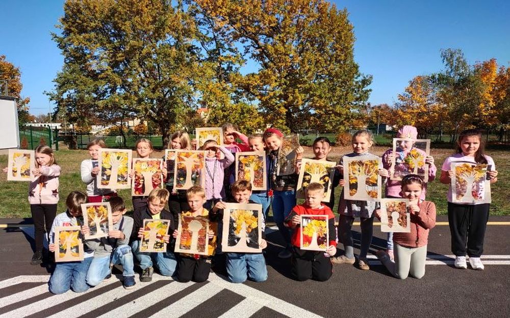 Szkoła Podstawowa nr 90 - drzewo do nuieba