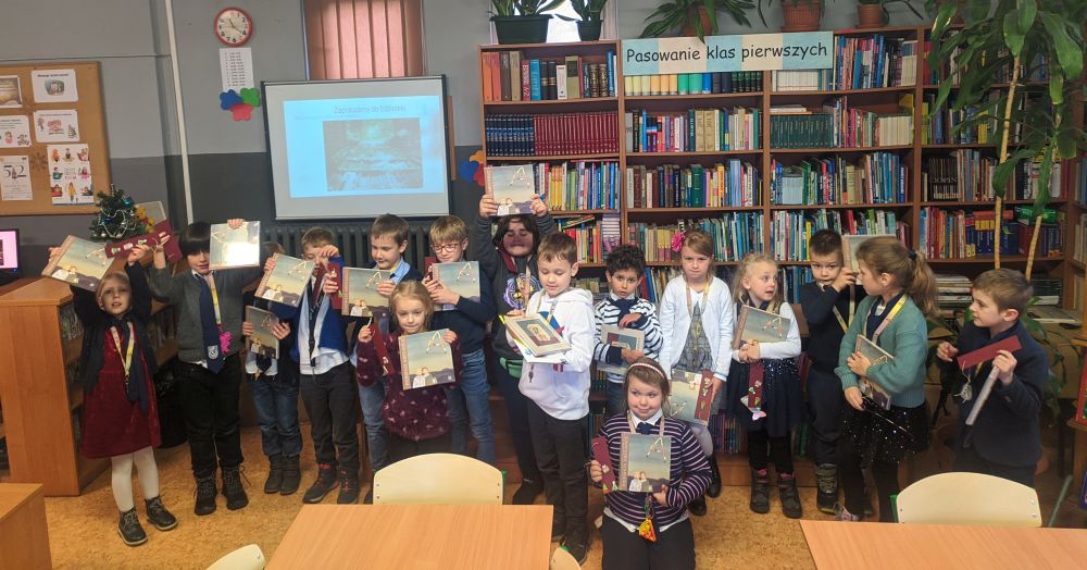 Szkoła Podstawowa nr 90 - pasowanie na czytelnika